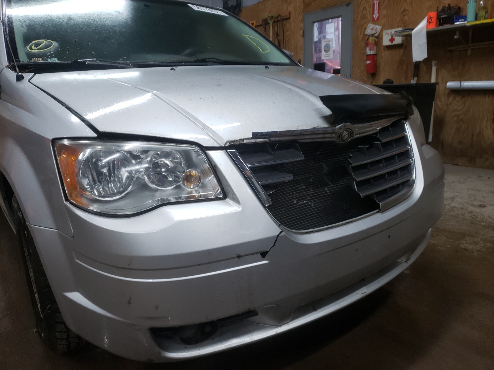 Photo 9 from auction – 2008 CHRYSLER TOWN & COU with VIN 2A8HR54P88R794575