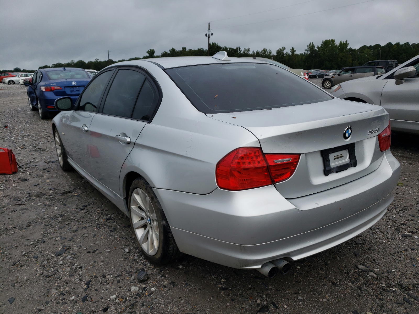 Photo 3 from auction – 2011 BMW 328 I with VIN WBAPH7G58BNM56669