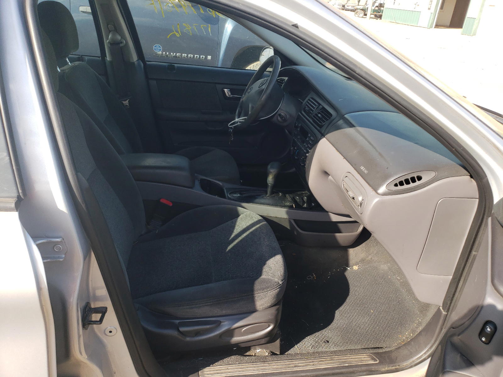 Photo 5 from auction – 2000 FORD TAURUS SES with VIN 1FAFP55S5YA182061