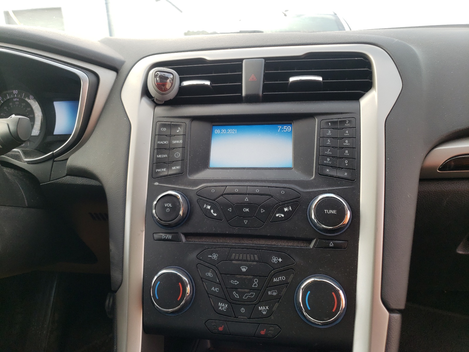 Photo 9 from auction – 2015 FORD FUSION SE with VIN 3FA6P0LU7FR118503