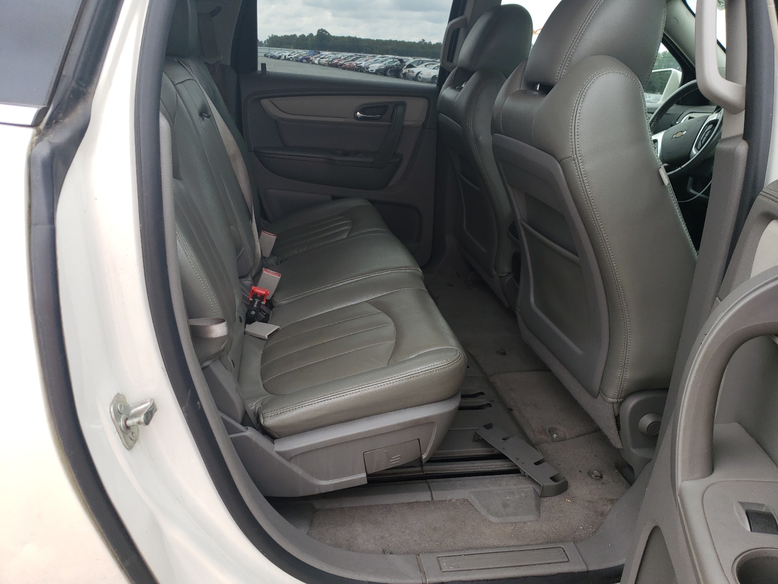 Photo 6 from auction – 2014 CHEVROLET TRAVERSE L with VIN 1GNKVGKDXEJ253659