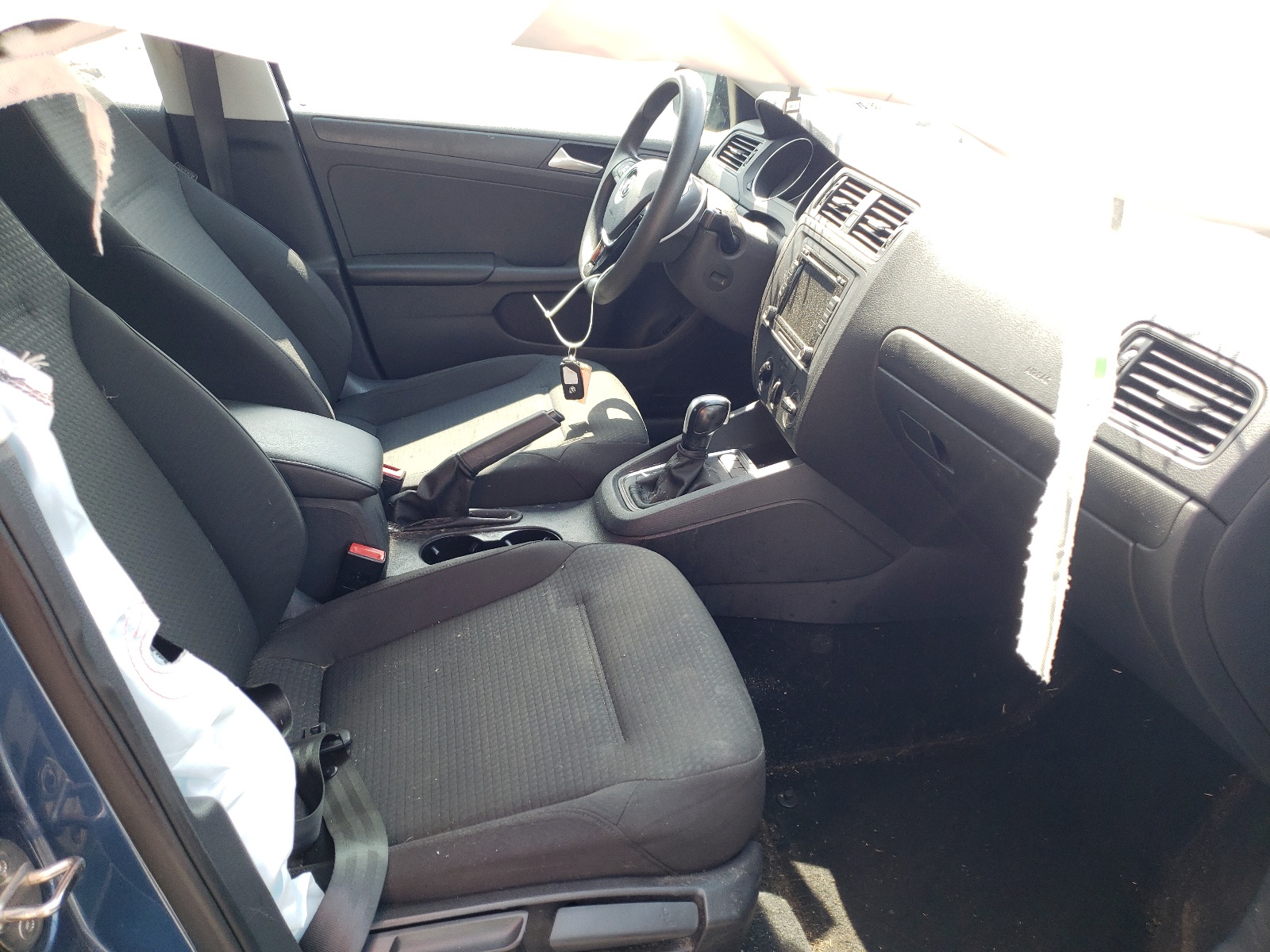Photo 5 from auction – 2015 VOLKSWAGEN JETTA BASE with VIN 3VW2K7AJ6FM403227