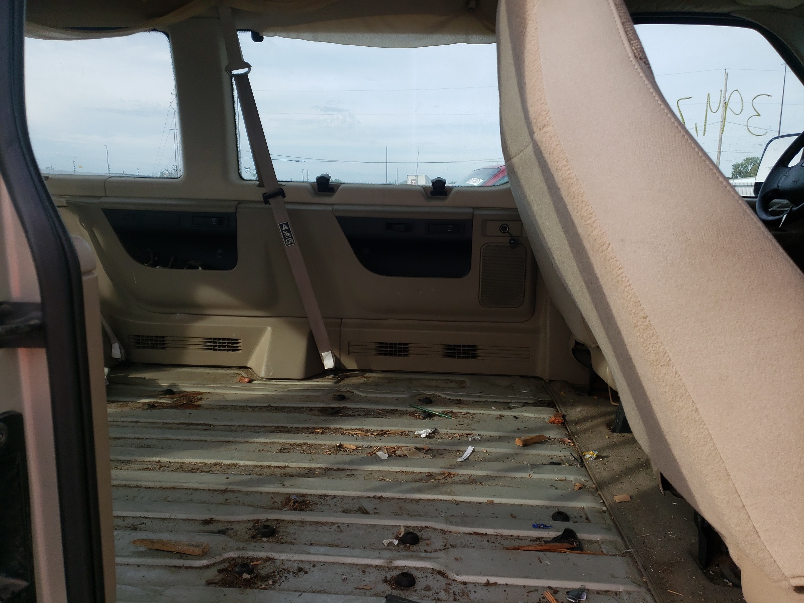 Photo 6 from auction – 2004 FORD ECONOLINE with VIN 1FMRE11L04HA38645