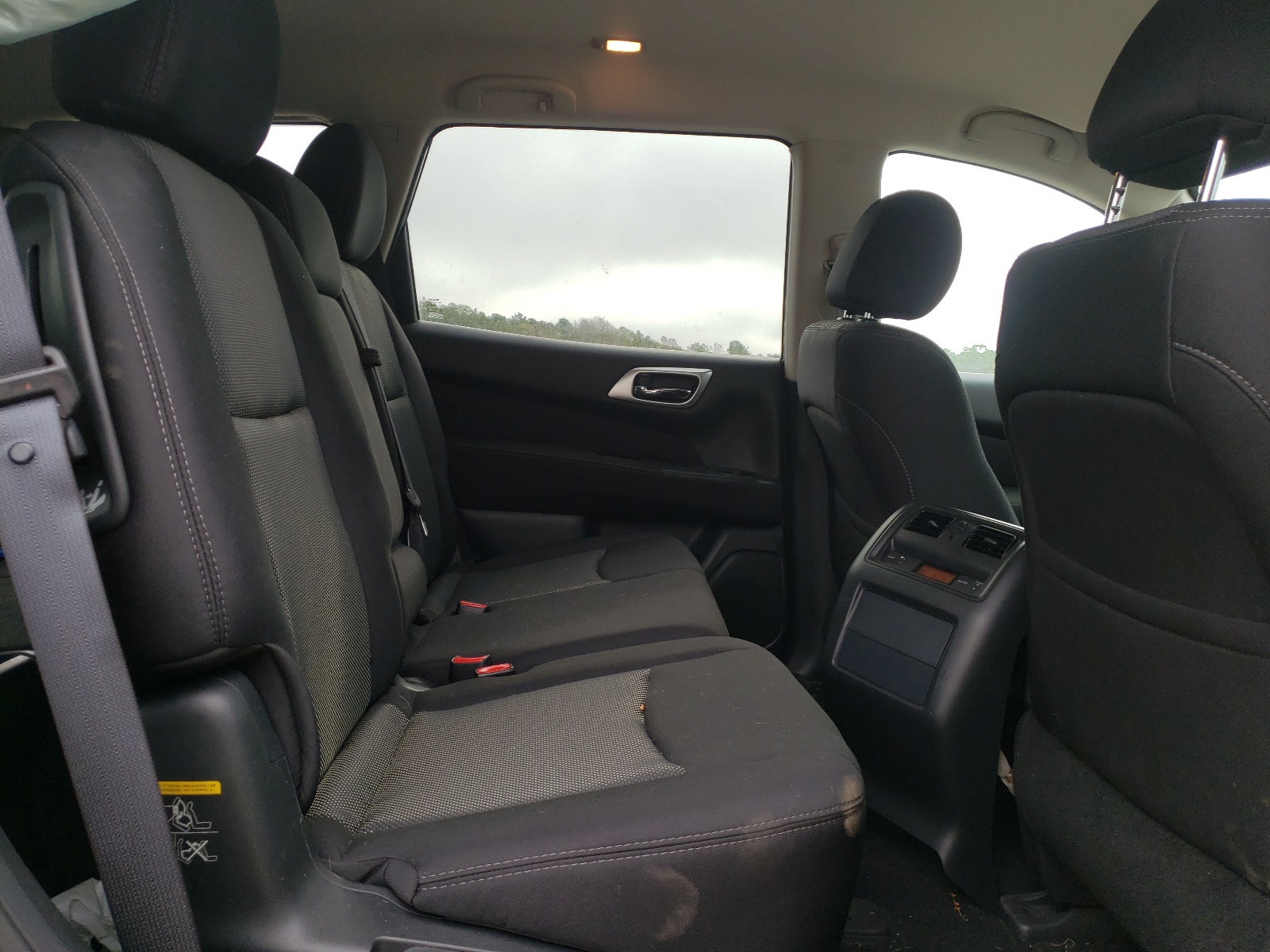 Photo 6 from auction – 2017 NISSAN PATHFINDER with VIN 5N1DR2MM1HC622760