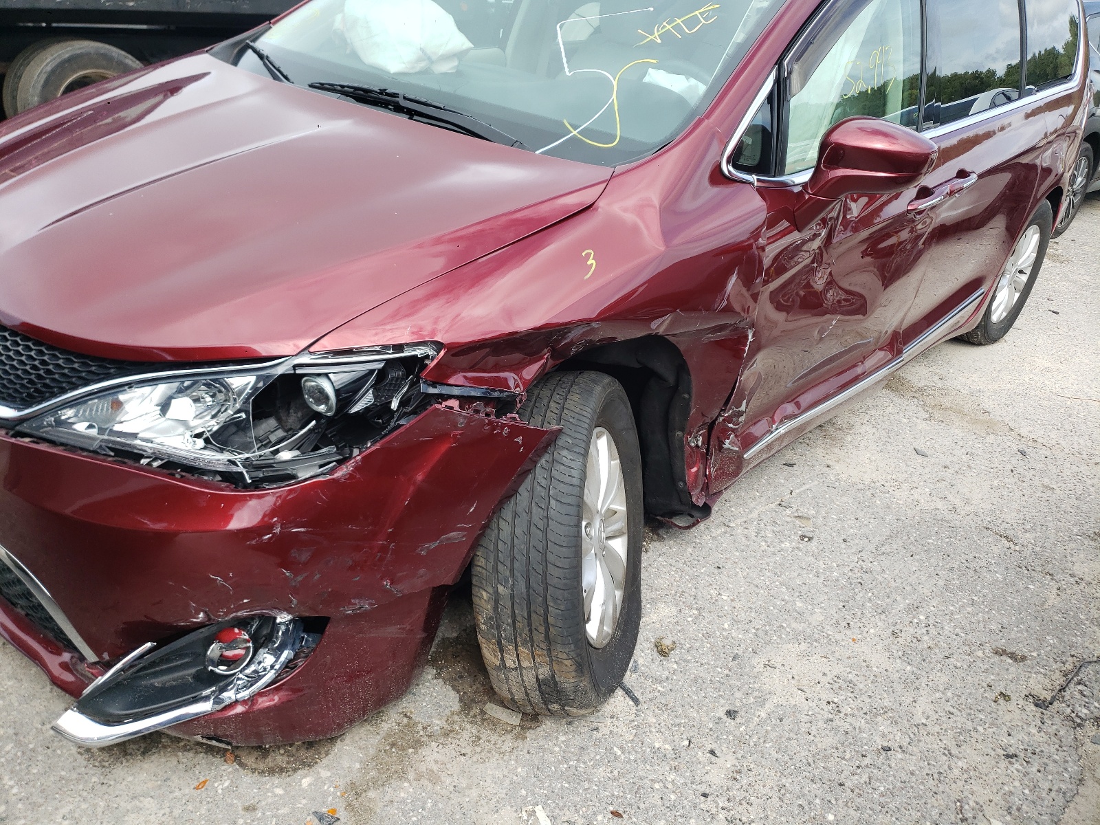 Фото 9 с аукциона – 2018 CHRYSLER PACIFICA T с VIN 2C4RC1BG7JR159104