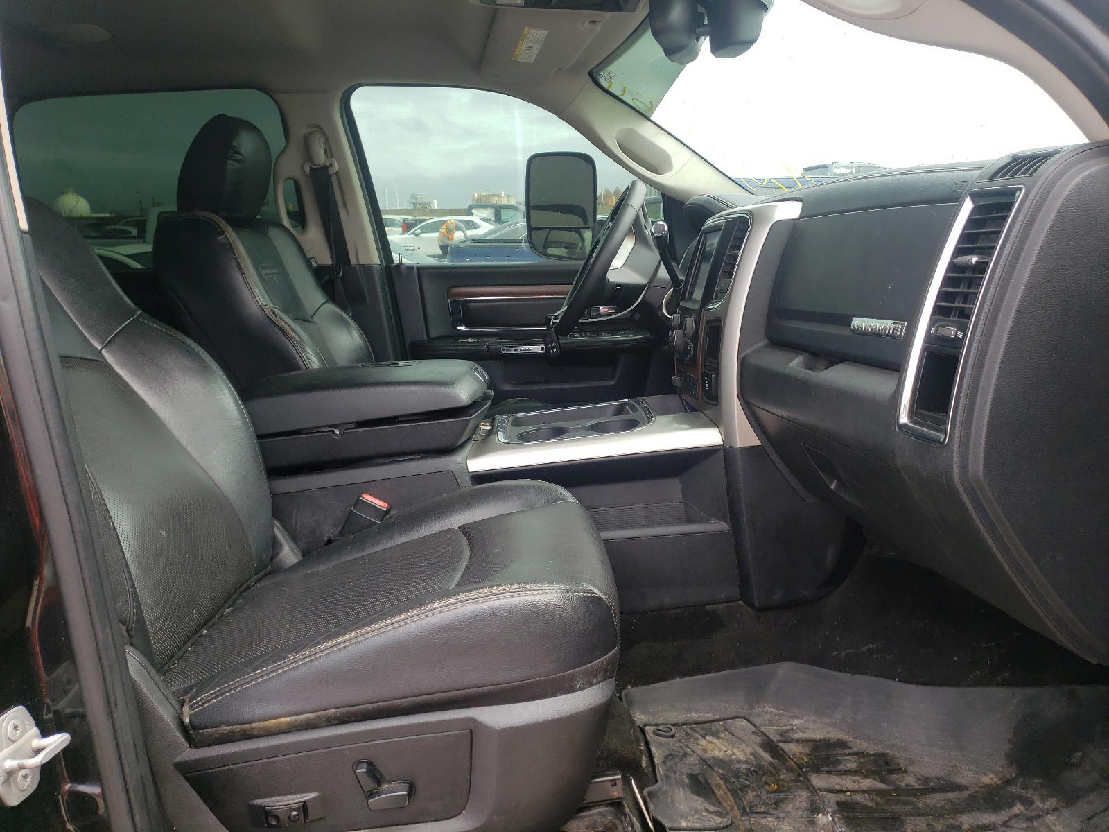 Photo 5 from auction – 2016 RAM 2500 LARAM with VIN 3C6UR5FL2GG108879