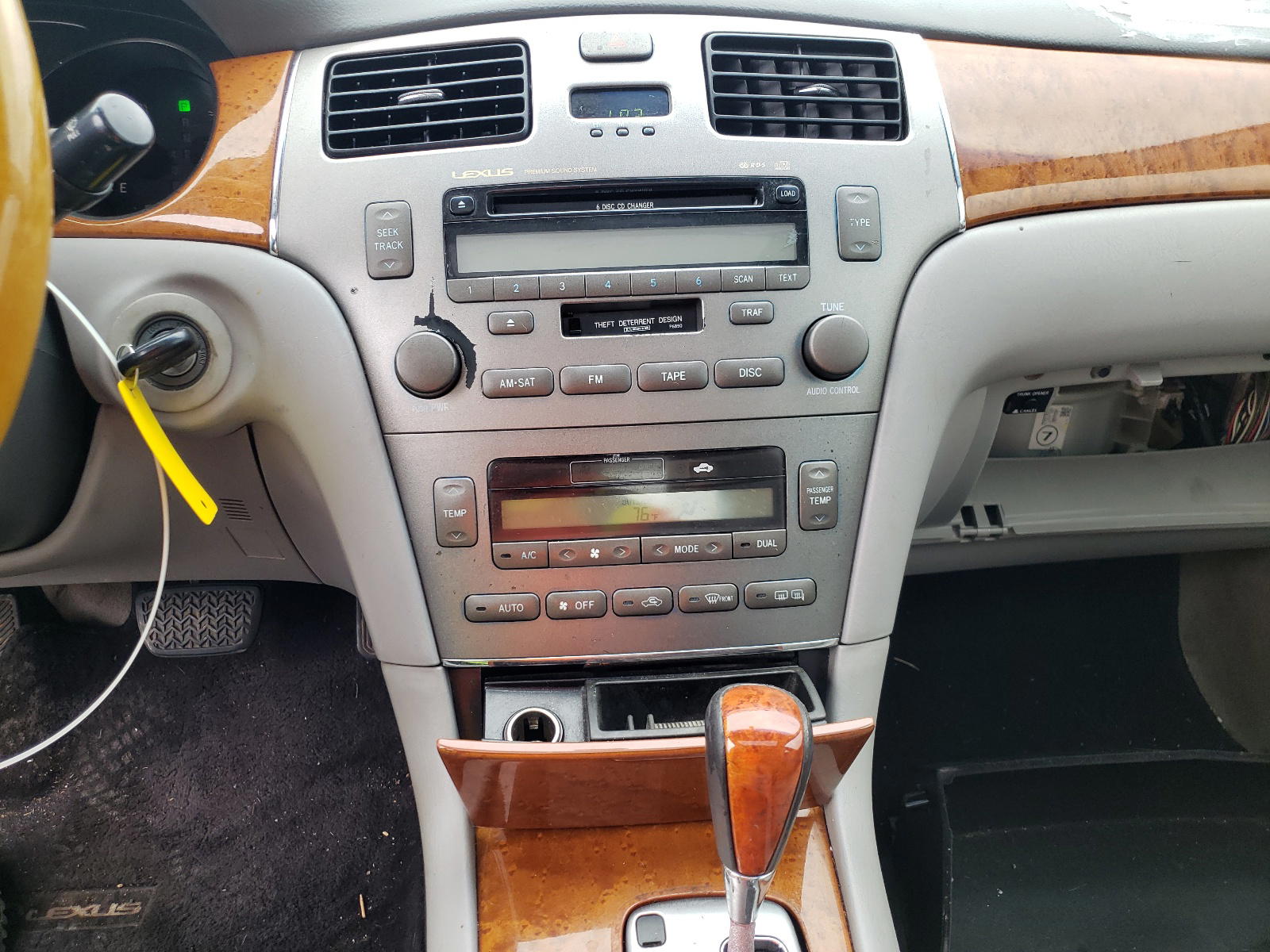 Photo 9 from auction – 2005 LEXUS ES 330 with VIN JTHBA30G255131833