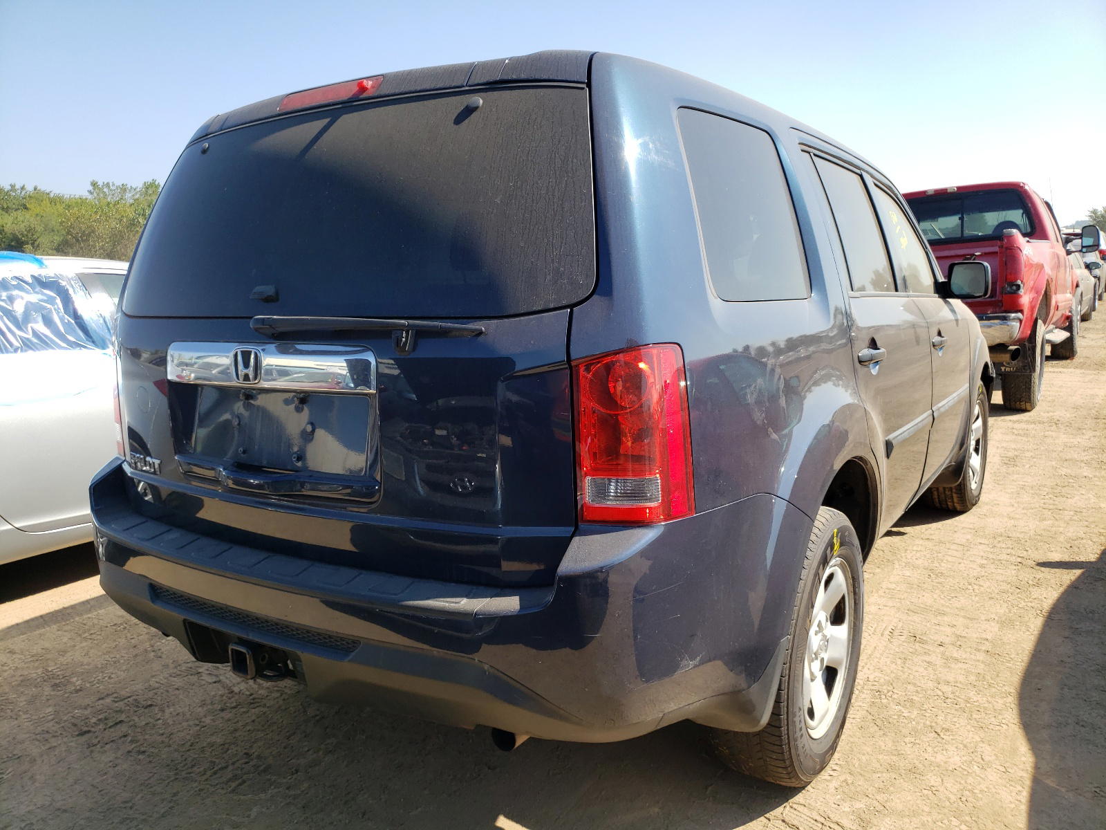 Photo 4 from auction – 2012 HONDA PILOT LX with VIN 5FNYF3H28CB013125