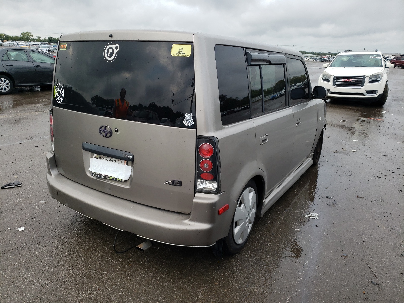 Photo 4 from auction – 2004 TOYOTA SCION with VIN JTLKT324X40153755