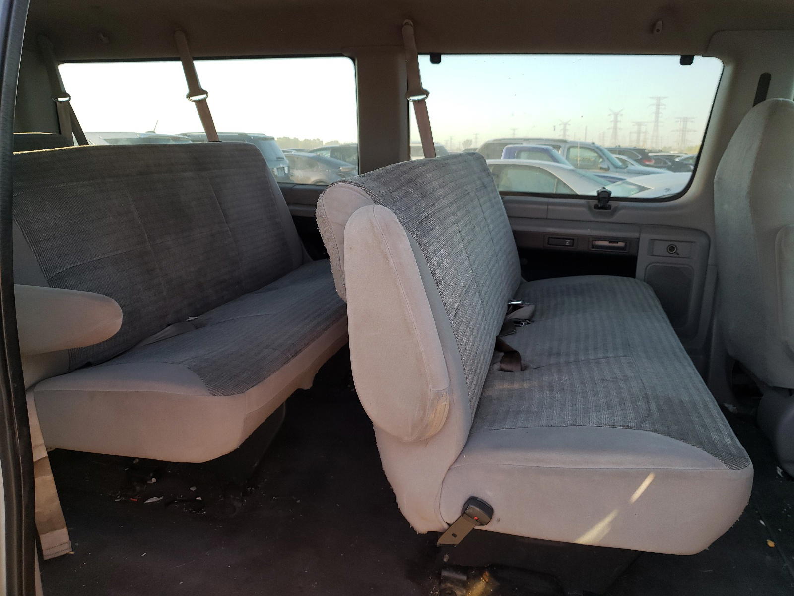 Photo 6 from auction – 2002 FORD ECONOLINE with VIN 1FBSS31L82HB38956