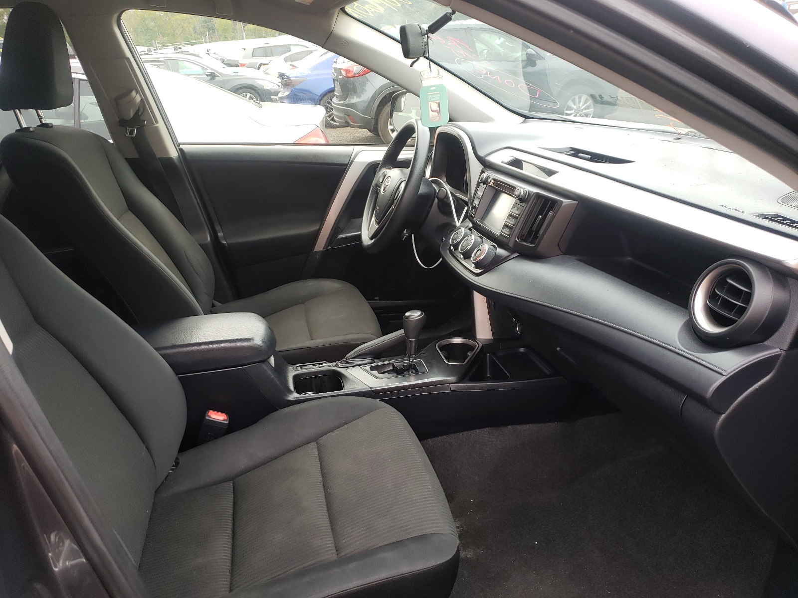 Photo 5 from auction – 2016 TOYOTA RAV4 LE with VIN JTMBFREV9GJ051419