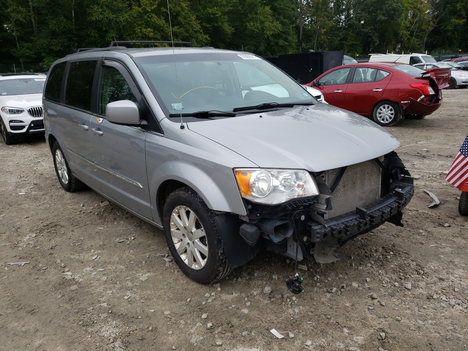 CHRYSLER TOWN & COU 2015 with VIN 2C4RC1BG1FR588357 - Photo from auction