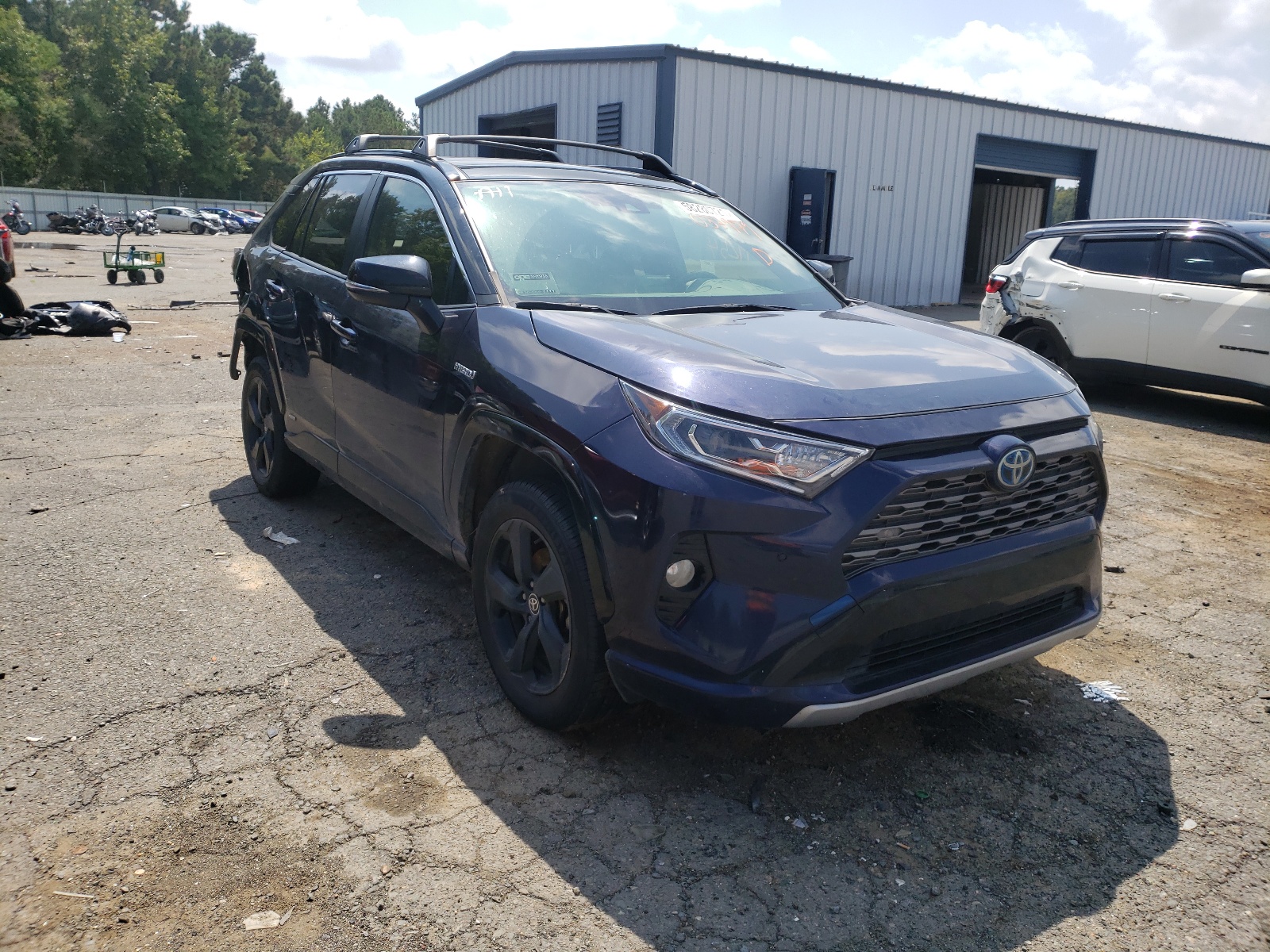 TOYOTA RAV4 XSE 2020 with VIN JTMEWRFV2LJ037979 - Photo from auction