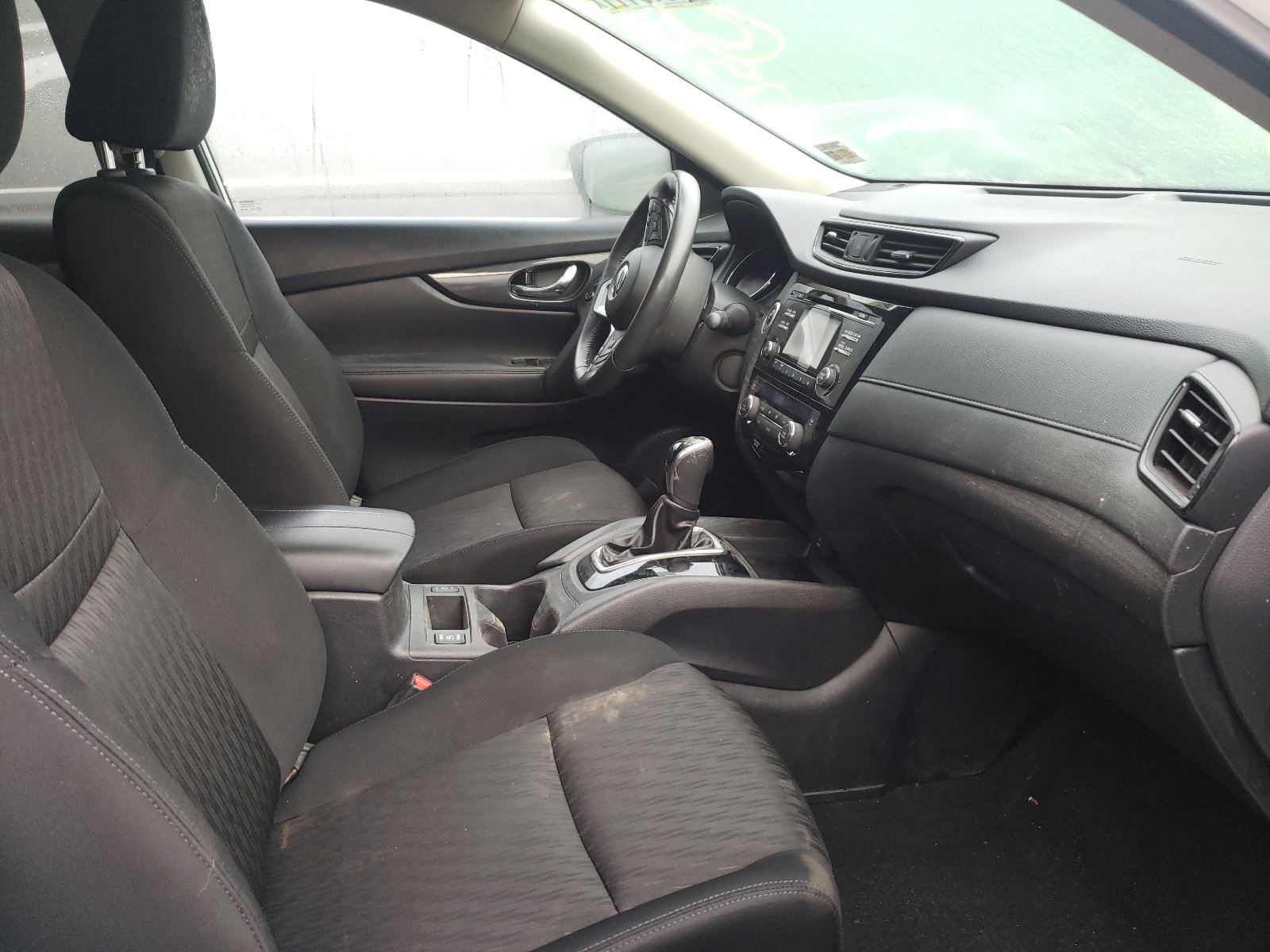 Photo 5 from auction – 2017 NISSAN ROGUE S with VIN KNMAT2MV7HP543961