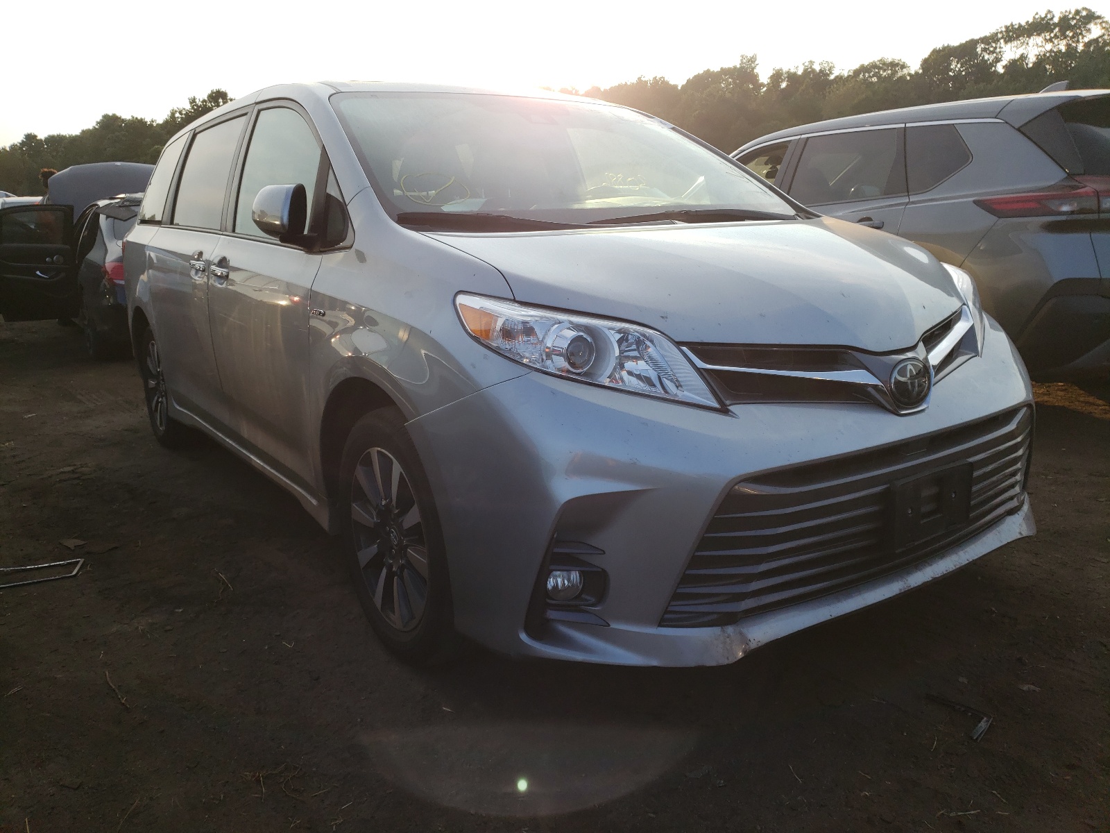 TOYOTA SIENNA XLE 2020 with VIN 5TDDZ3DC4LS228887 - Photo from auction
