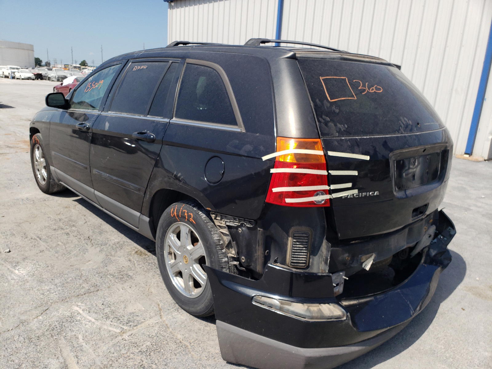 Photo 3 from auction – 2004 CHRYSLER PACIFICA with VIN 2C8GF68464R330176