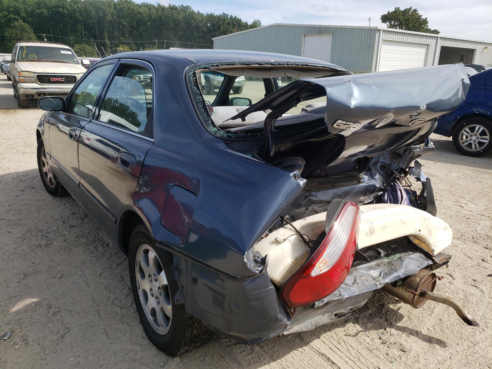 Photo 3 from auction – 2002 MAZDA 626 LX with VIN 1YVGF22C425302942