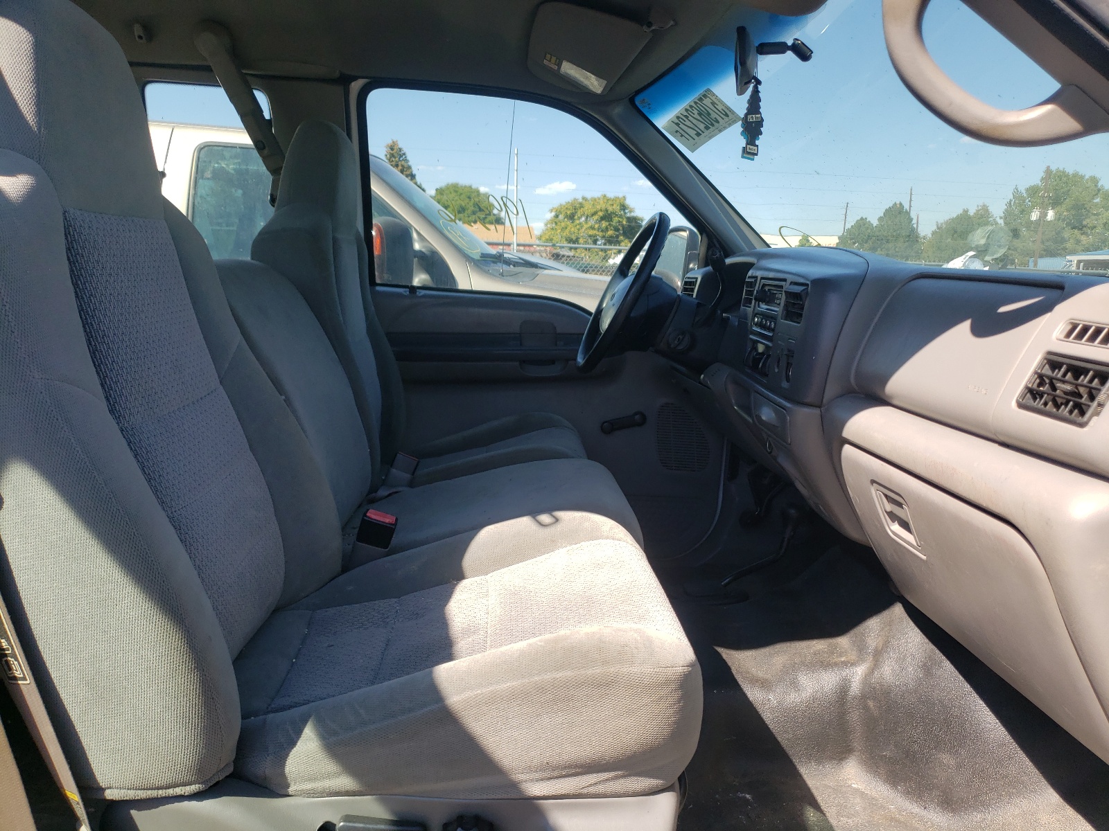 Photo 5 from auction – 2001 FORD F250 SUPER with VIN 1FTNX21L11EB95617