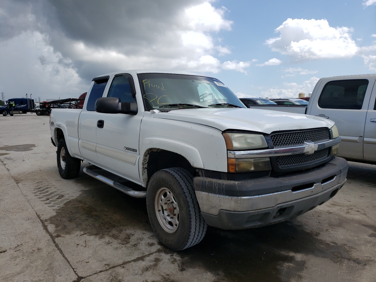 CHEVROLET SILVERADO 2004 z numerem VIN 1GCHK29U04E105533 - Zdjęcie z aukcji