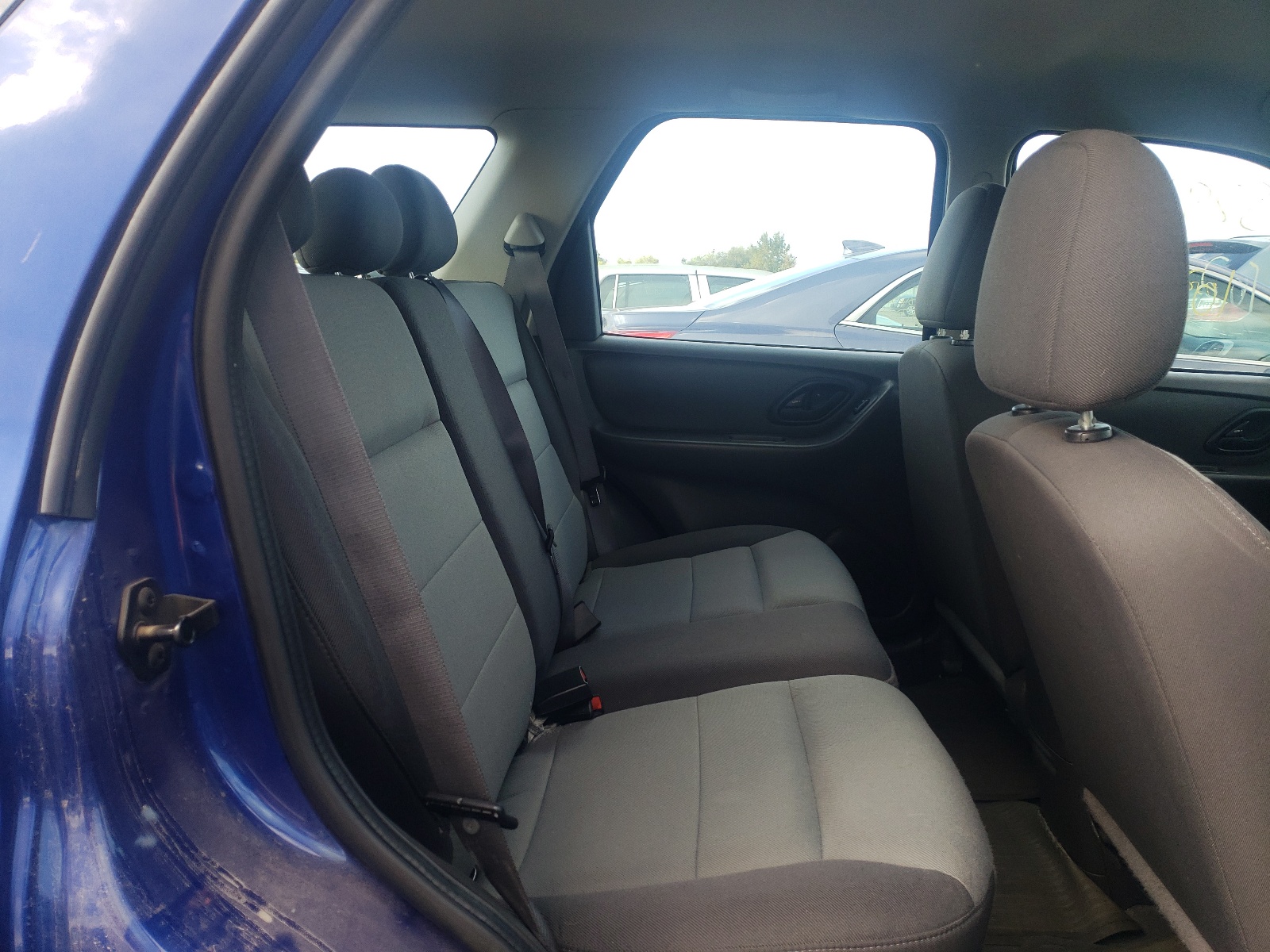 Photo 6 from auction – 2005 FORD ESCAPE XLS with VIN 1FMYU92Z55KA36345