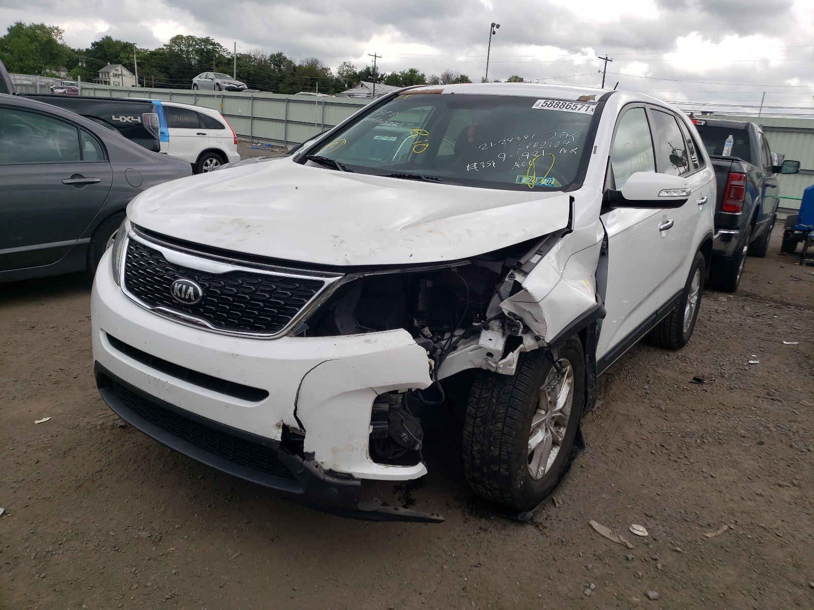 Photo 2 from auction – 2015 KIA SORENTO LX with VIN 5XYKT3A64FG660775