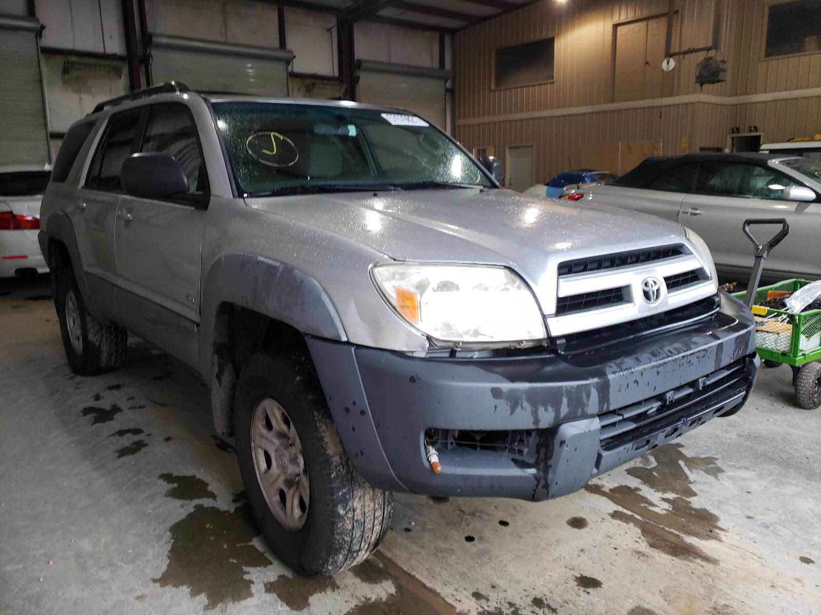 TOYOTA 4RUNNER SR 2003 with VIN JTEZU14R530001557 - Photo from auction