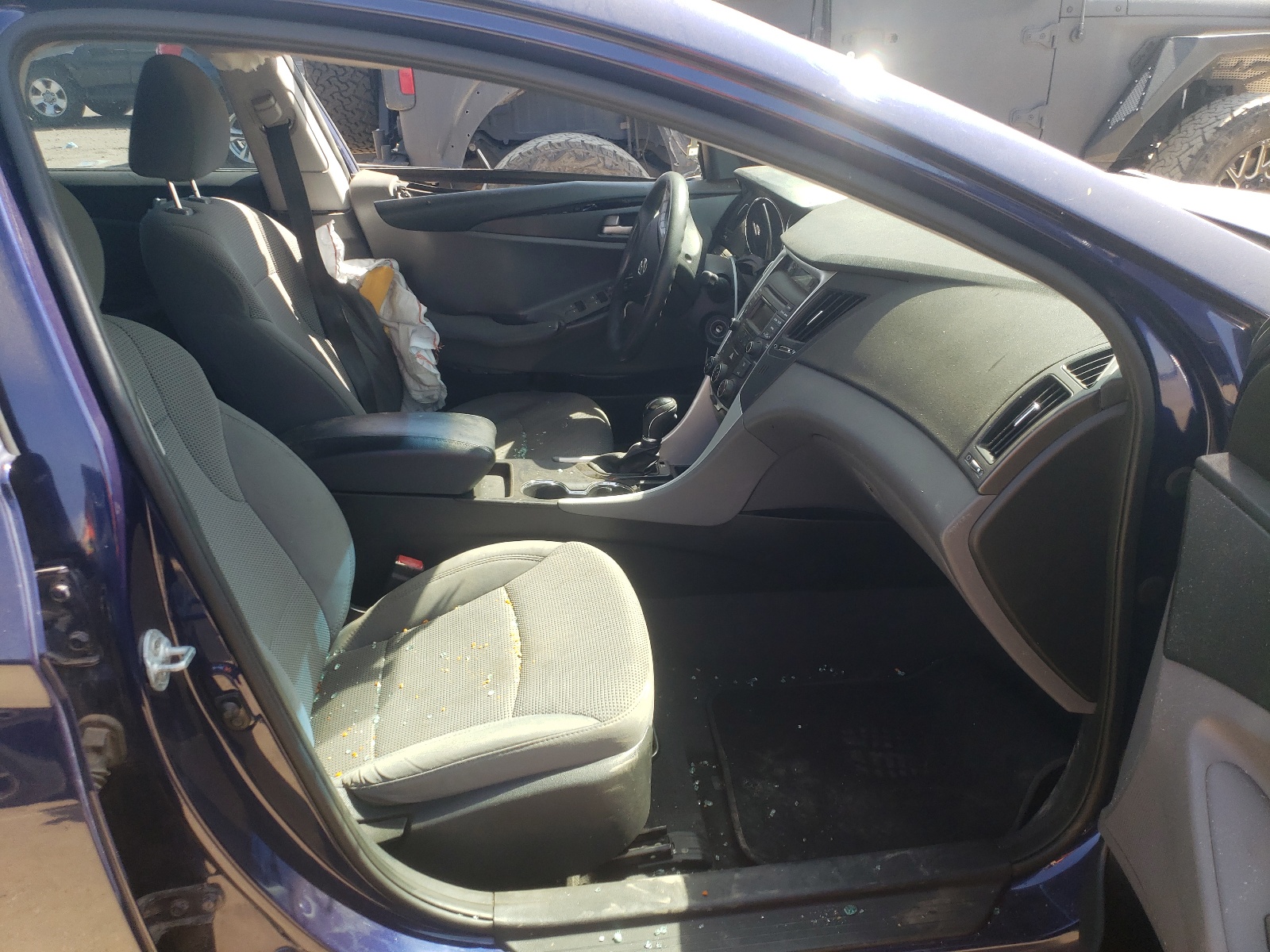 Photo 5 from auction – 2014 HYUNDAI SONATA GLS with VIN 5NPEB4AC4EH854435