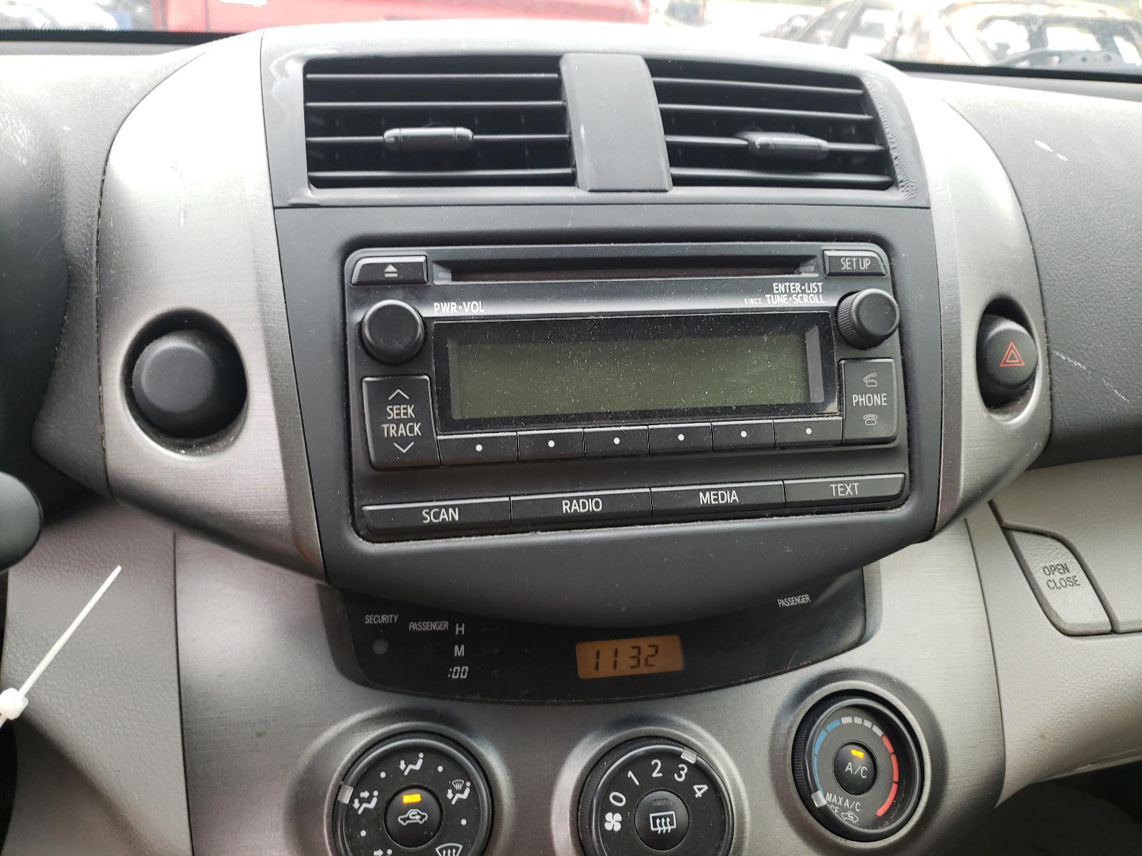 Photo 9 from auction – 2012 TOYOTA RAV4 with VIN JTMZF4DV9CD032770