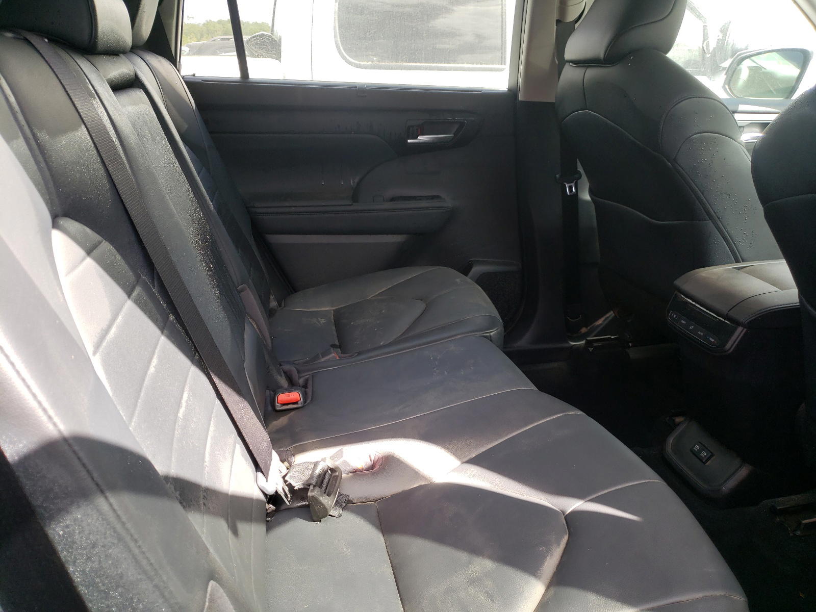 Photo 6 from auction – 2021 TOYOTA HIGHLANDER with VIN 5TDGZRBH5MS545495