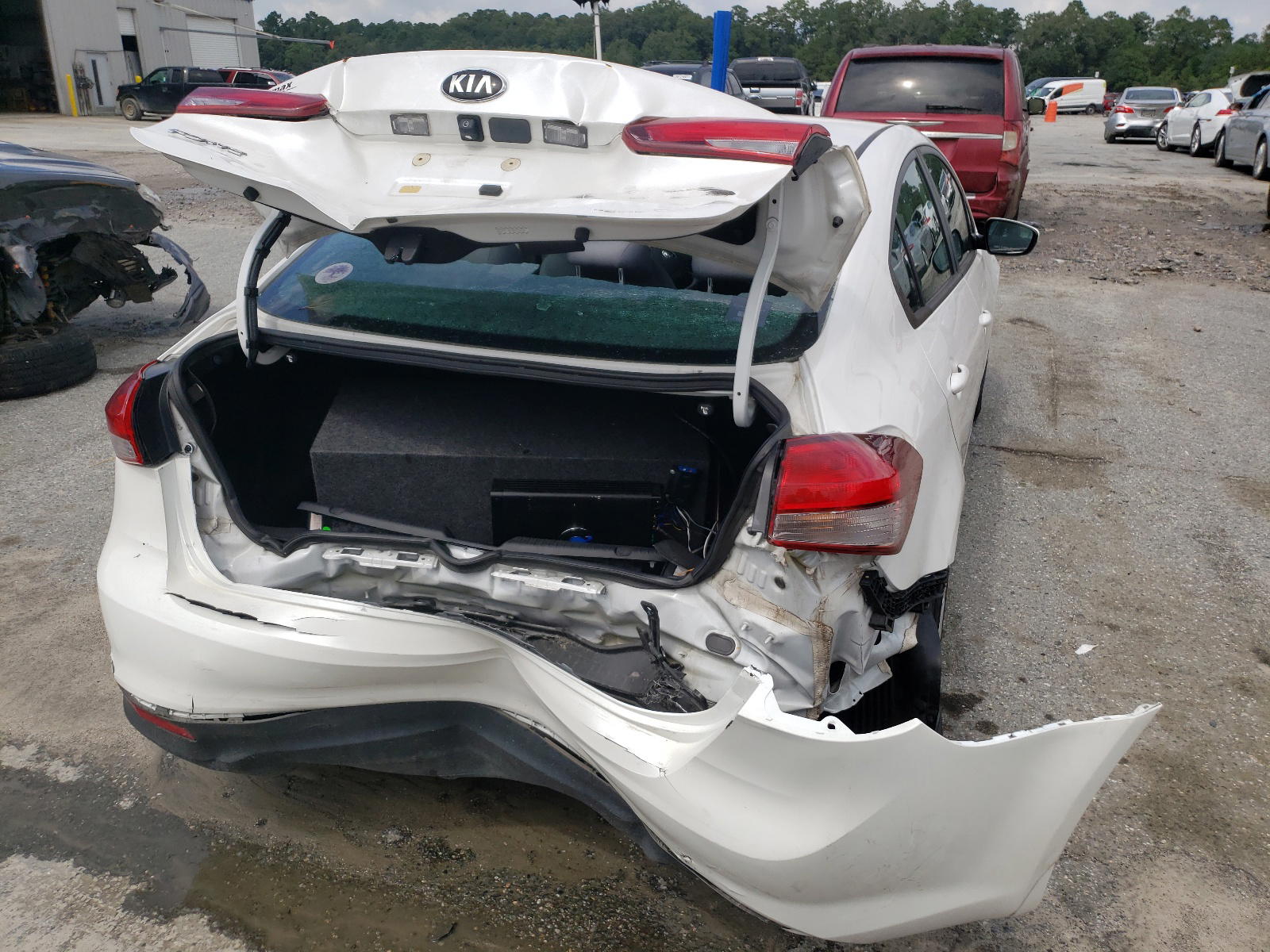 Photo 9 from auction – 2017 KIA FORTE LX with VIN 3KPFL4A73HE035834