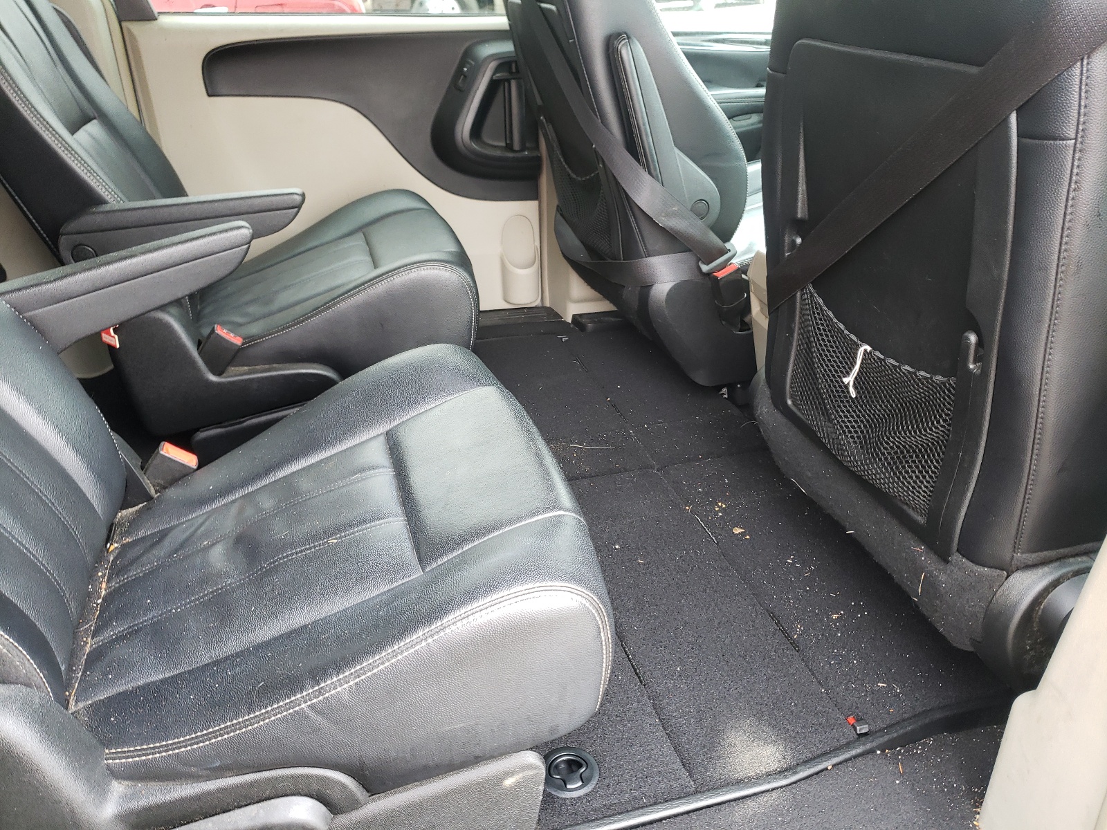 Photo 6 from auction – 2015 CHRYSLER TOWN & COU with VIN 2C4RC1BG1FR588357