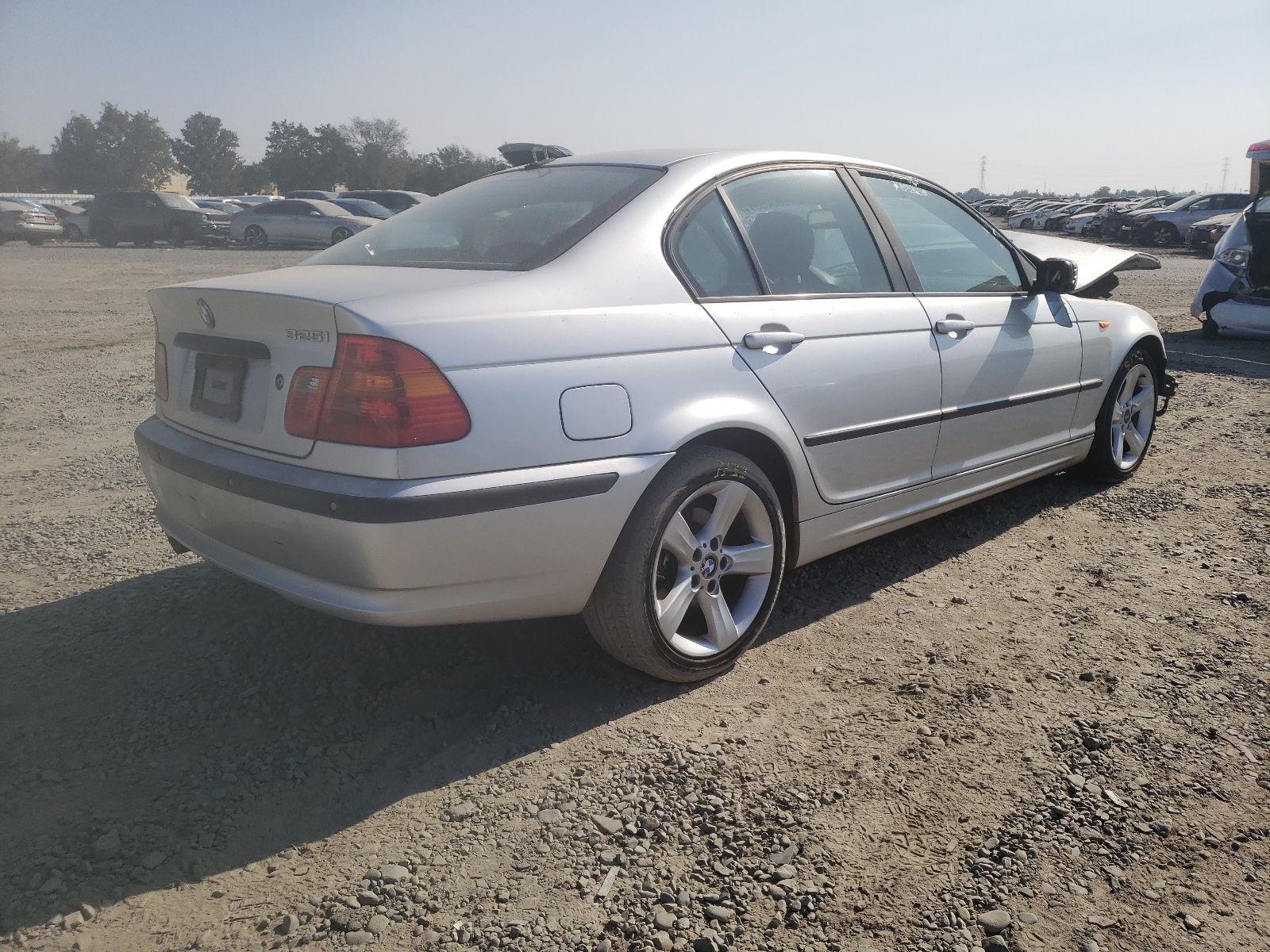 Photo 14 from auction – 2005 BMW 325 I with VIN WBAET37455NJ90098