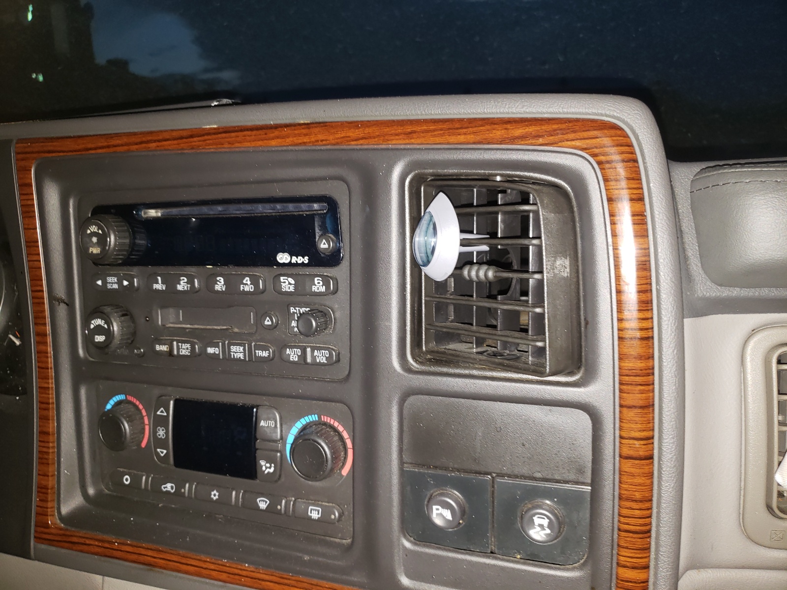 Photo 9 from auction – 2003 CADILLAC ESCALADE with VIN 1GYEK63N13R217383