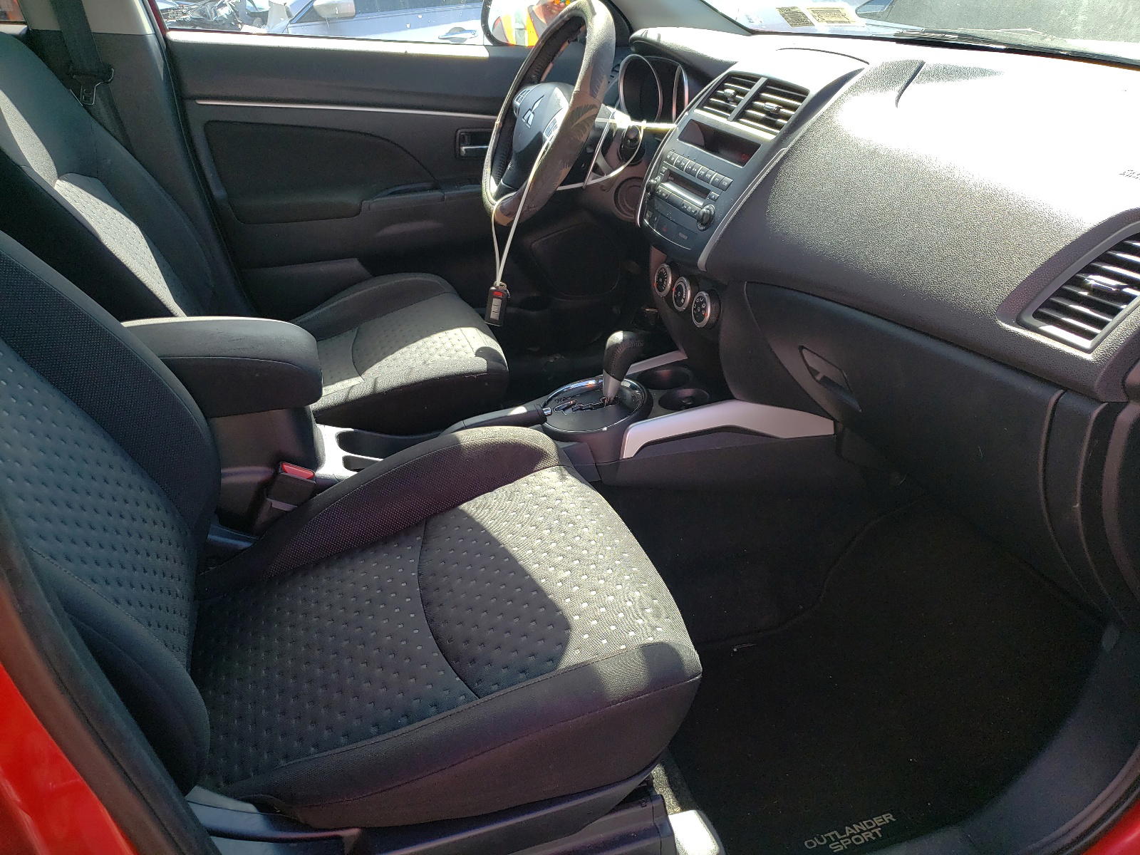 Photo 5 from auction – 2011 MITSUBISHI OUTLANDER with VIN JA4AR4AU3BZ010016