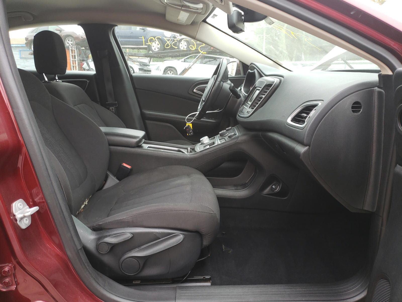 Photo 5 from auction – 2015 CHRYSLER 200 LIMITE with VIN 1C3CCCAB2FN759657