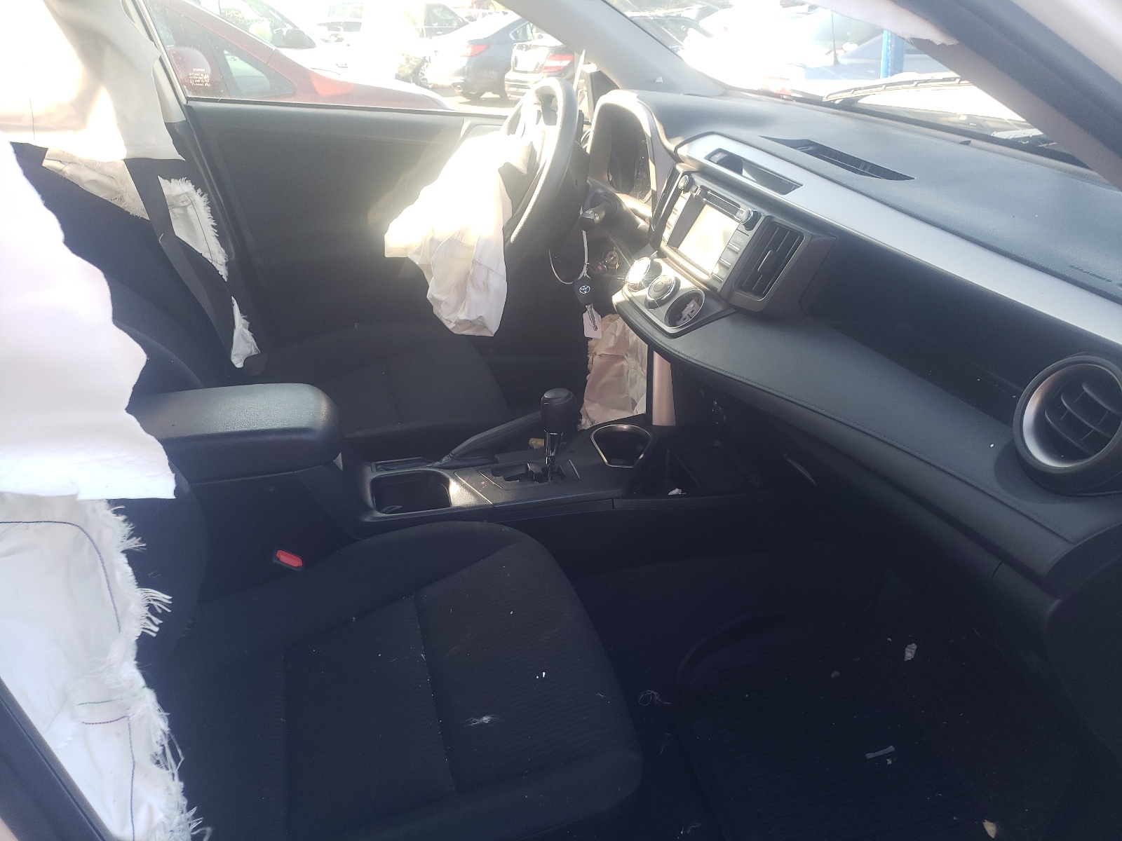 Photo 5 from auction – 2018 TOYOTA RAV4 LE with VIN JTMBFREV8JJ182249