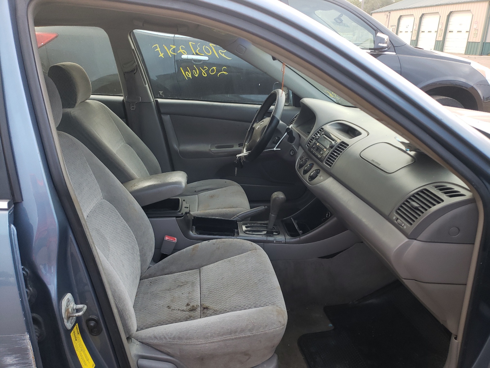 Photo 5 from auction – 2002 TOYOTA CAMRY LE with VIN 4T1BF30K62U523136