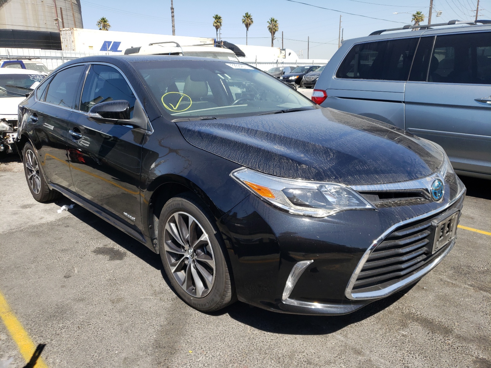 TOYOTA AVALON HYB 2018 with VIN 4T1BD1EB2JU063085 - Photo from auction