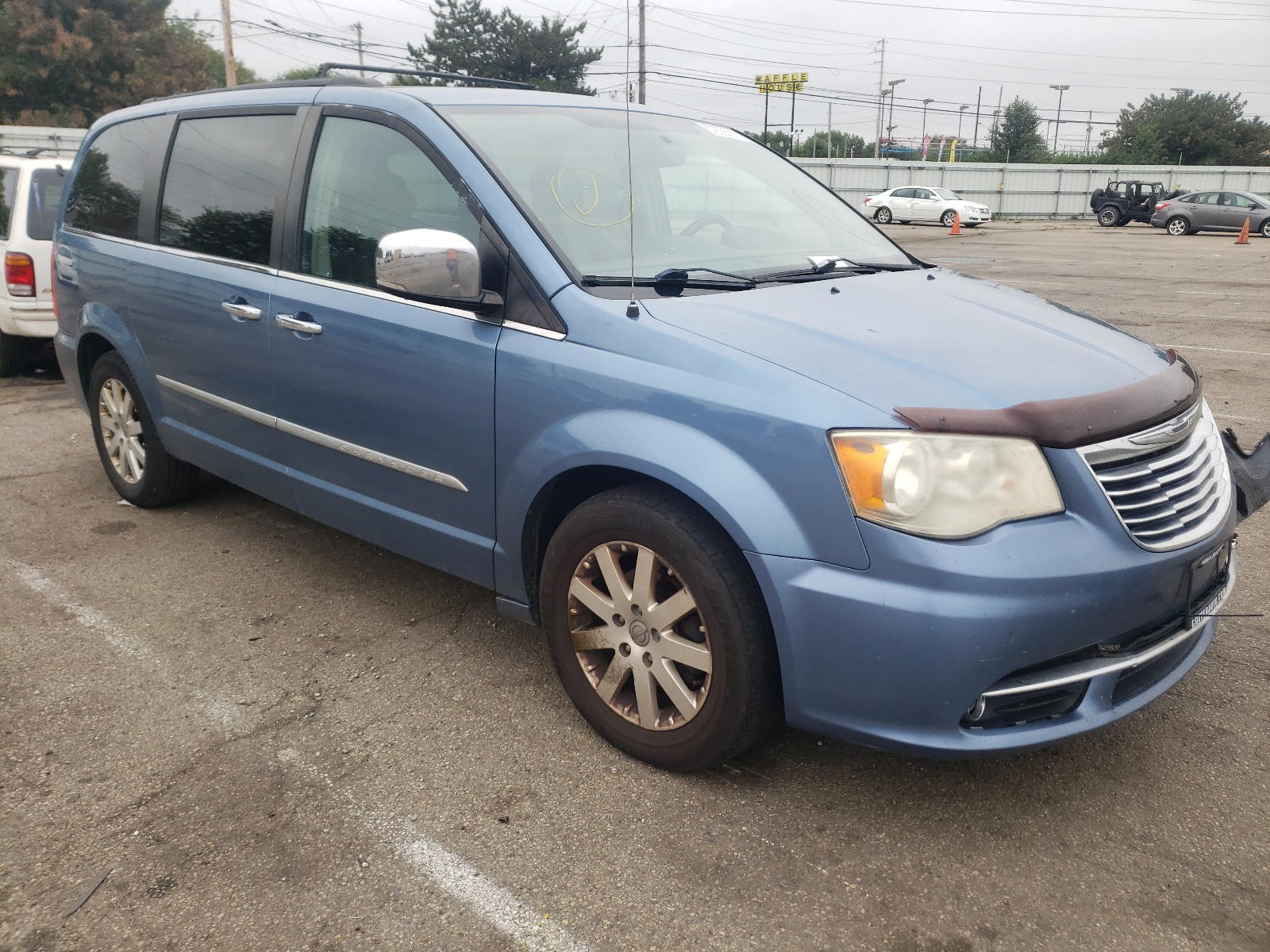 CHRYSLER TOWN & COU 2011 with VIN 2A4RR8DG6BR782973 - Photo from auction