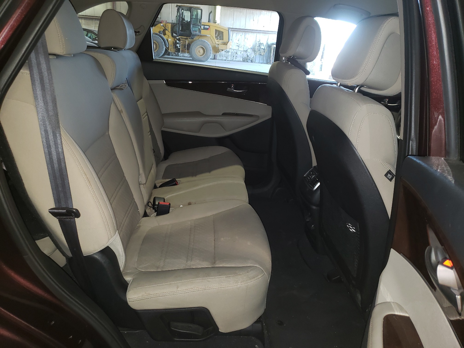 Photo 6 from auction – 2016 KIA SORENTO LX with VIN 5XYPGDA55GG034807
