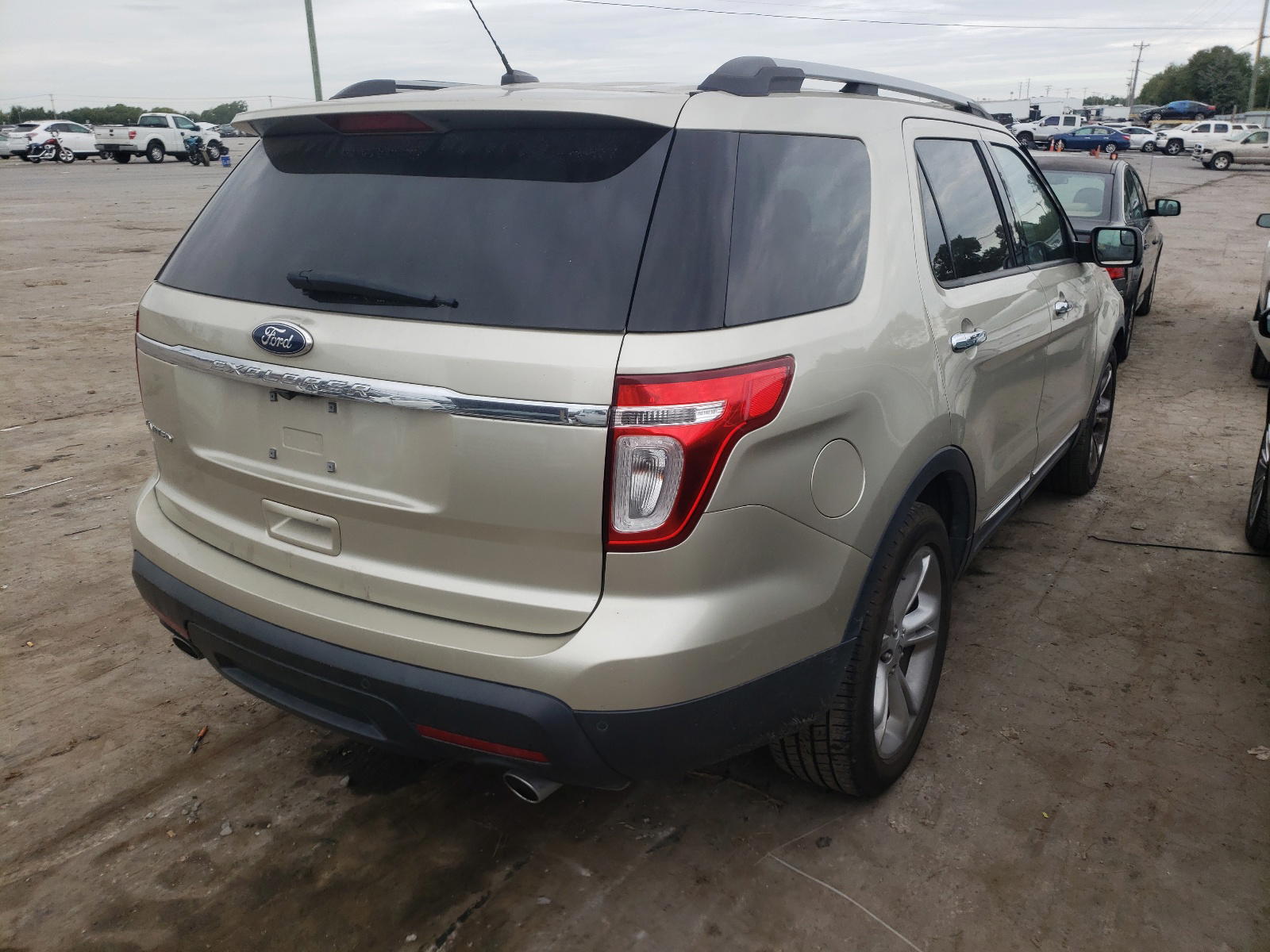 Photo 4 from auction – 2011 FORD EXPLORER L with VIN 1FMHK7F83BGA18954