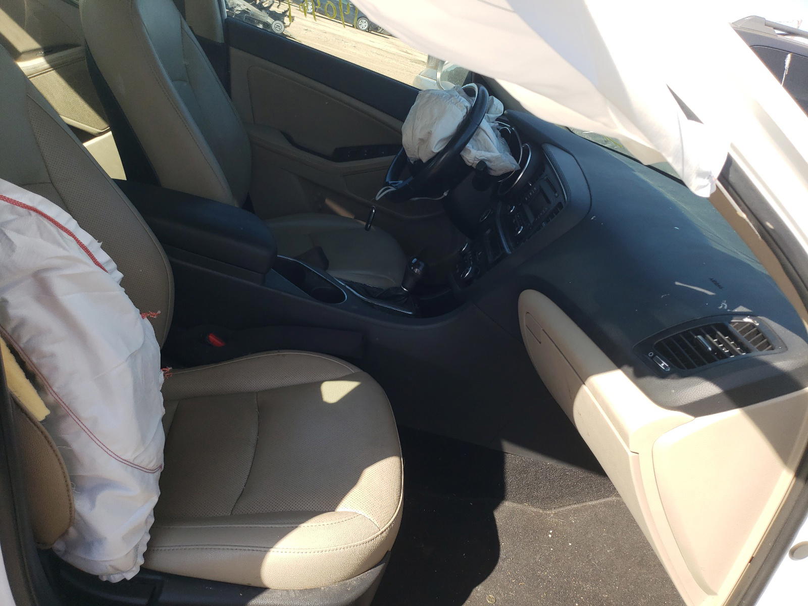 Photo 5 from auction – 2015 KIA OPTIMA with VIN 5XXGN4A77FG361011