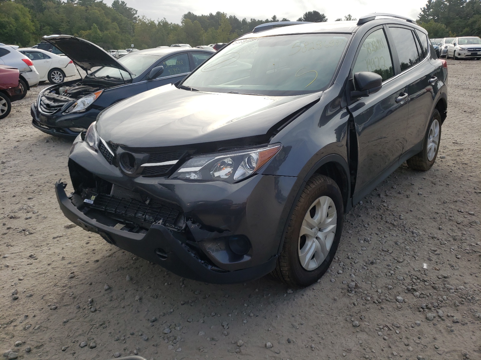 Photo 2 from auction – 2015 TOYOTA RAV4 LE with VIN JTMBFREV1FJ049095