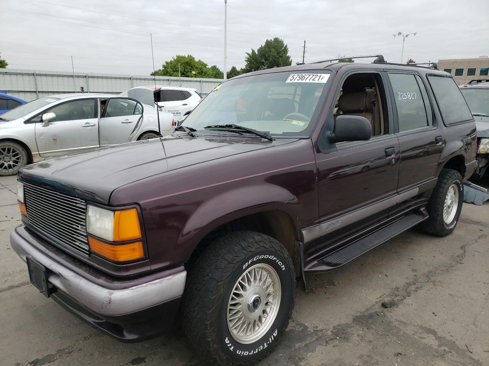 Photo 2 from auction – 1994 FORD EXPLORER with VIN 1FMDU34X7RUD03194