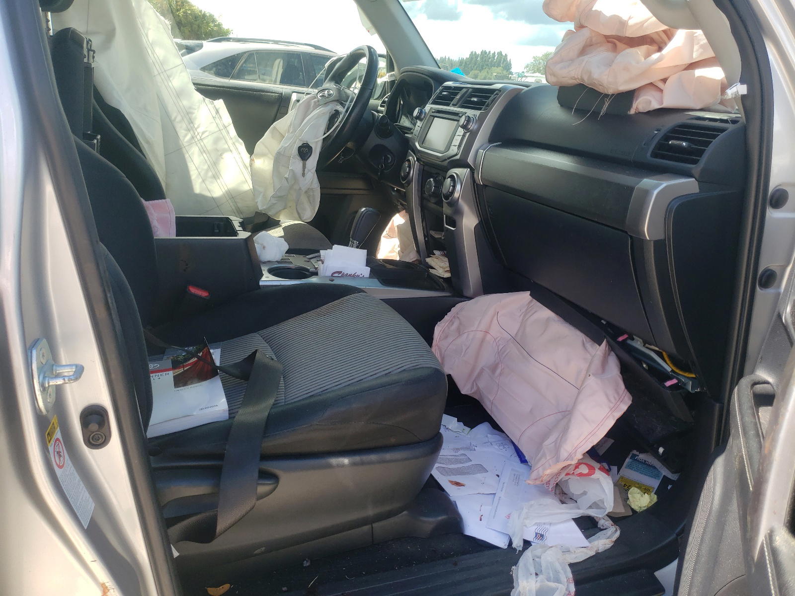Photo 5 from auction – 2014 TOYOTA 4RUNNER SR with VIN JTEZU5JR4E5074906