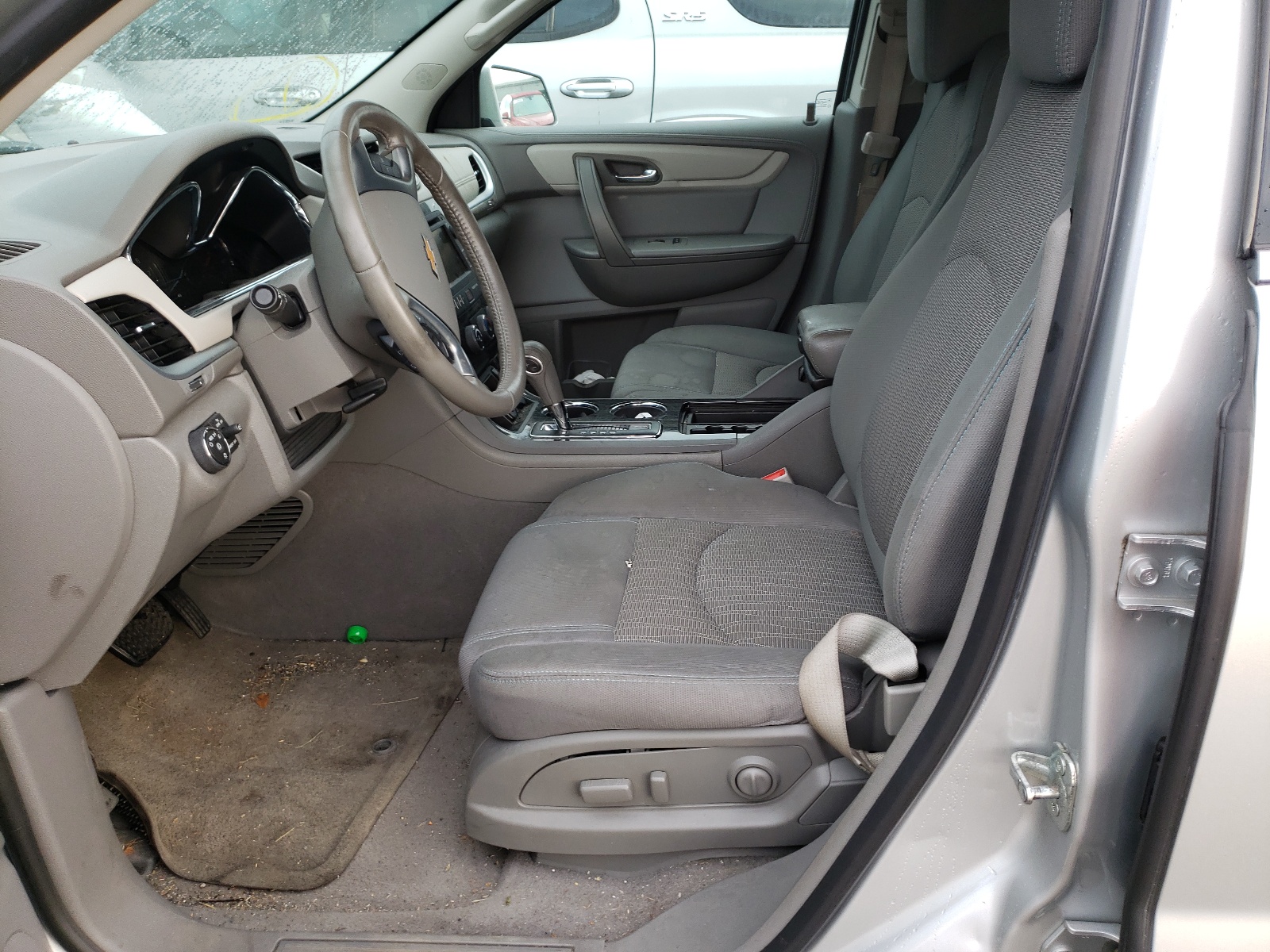 Photo 5 from auction – 2016 CHEVROLET TRAVERSE L with VIN 1GNKRGKD2GJ328216