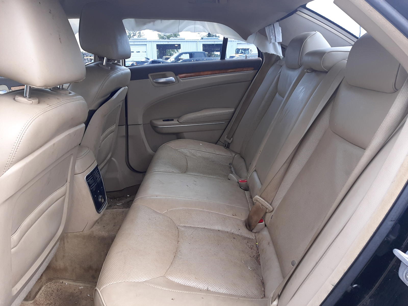 Photo 6 from auction – 2013 CHRYSLER 300C with VIN 2C3CCAET1DH674094