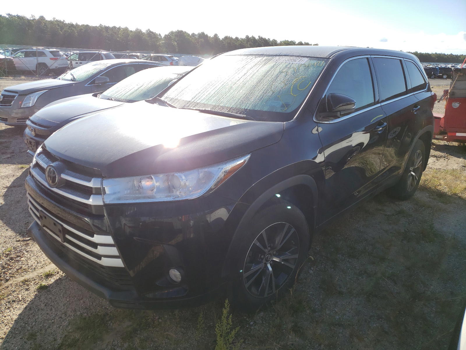 Photo 2 from auction – 2018 TOYOTA HIGHLANDER with VIN 5TDBZRFH8JS864194
