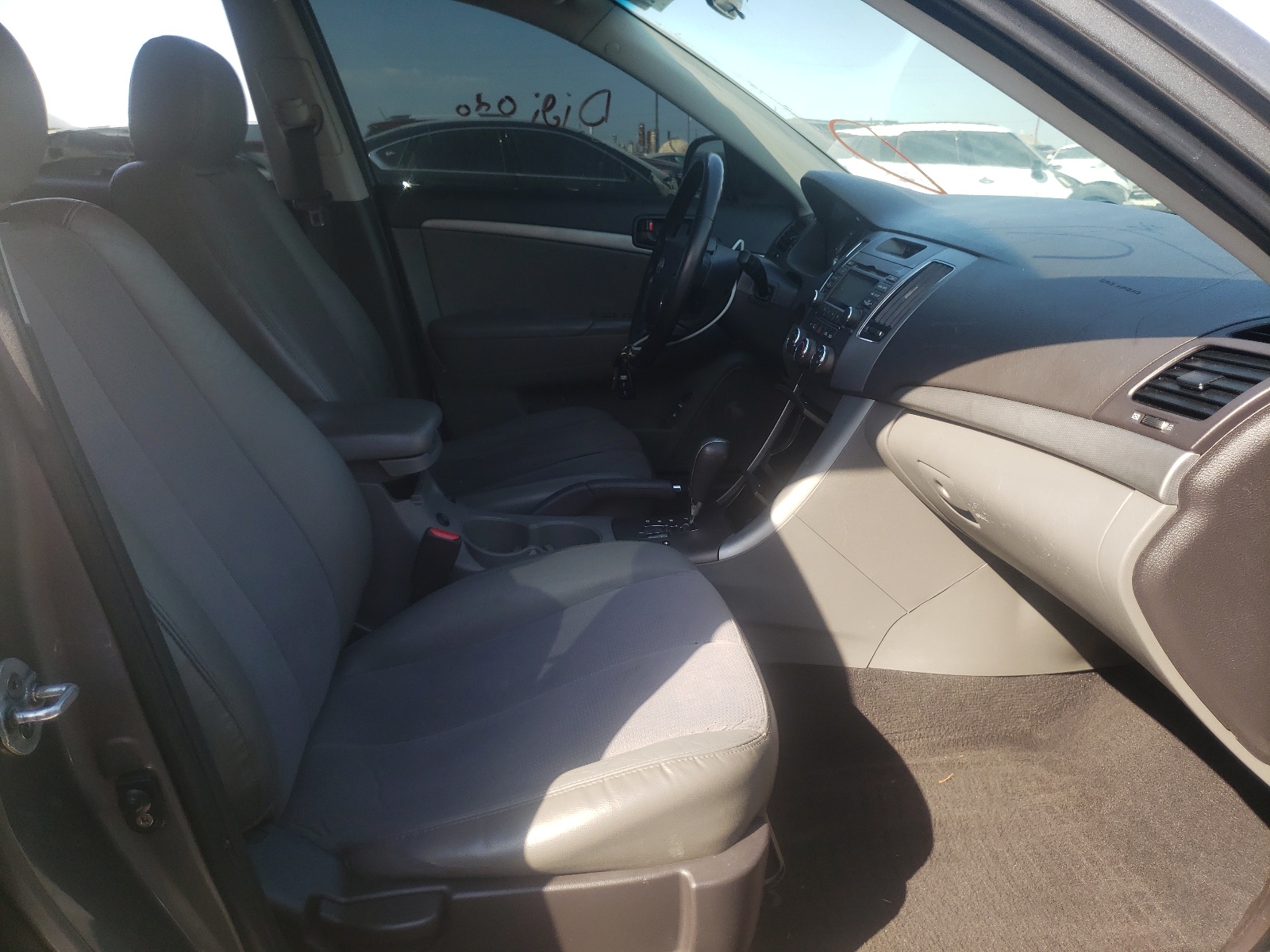 Photo 5 from auction – 2009 HYUNDAI SONATA SE with VIN 5NPEU46C69H498904