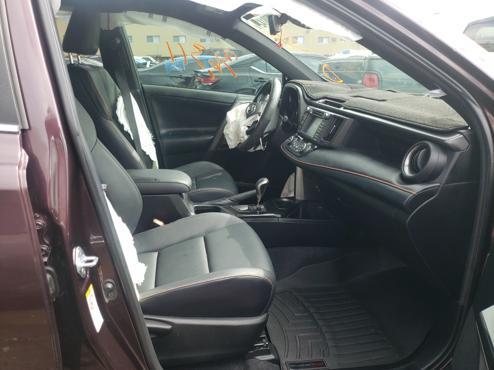 Photo 5 from auction – 2018 TOYOTA RAV4 SE with VIN 2T3NFREV1JW428900